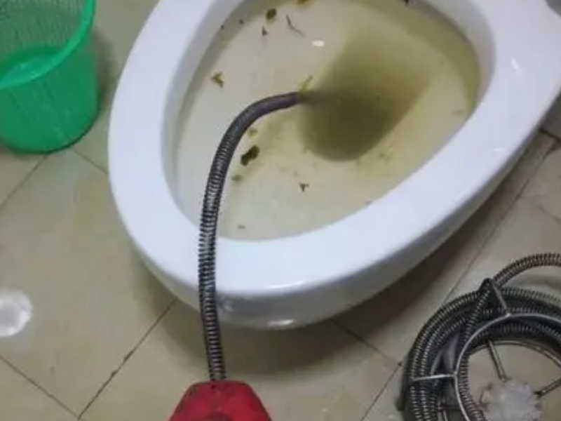 和平区体育馆街附近疏通马桶的师傅,急急急