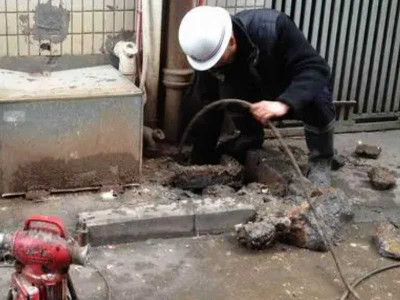 和平区劝业场街周围小区管道清淤